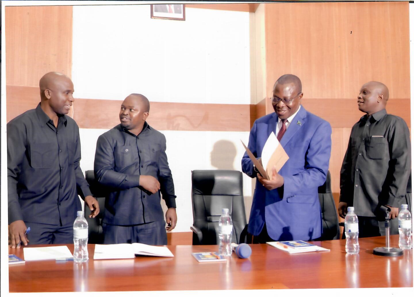MHESHIMU DR.PHILIP MPANGO AKIKABIDHI HATI ZA VIWANJA
